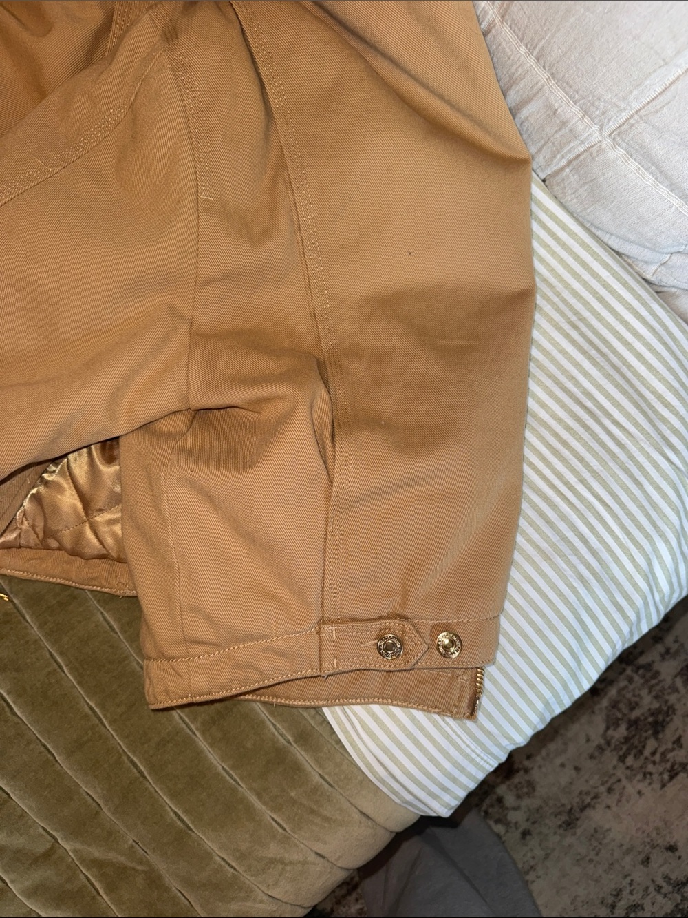 Abercrombie & Fitch Tan Quilted Cropped Trucker Jacket with Corduroy Collar - Picture 6 of 6